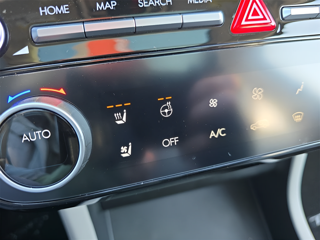 Certified 2025 Hyundai Tucson Limited FWD image 31