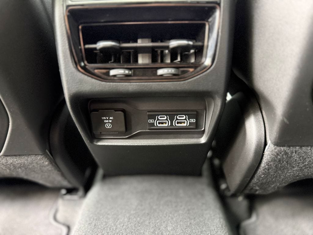 Used 2025 Jeep Grand Cherokee Altitude AWD/4WD image 28