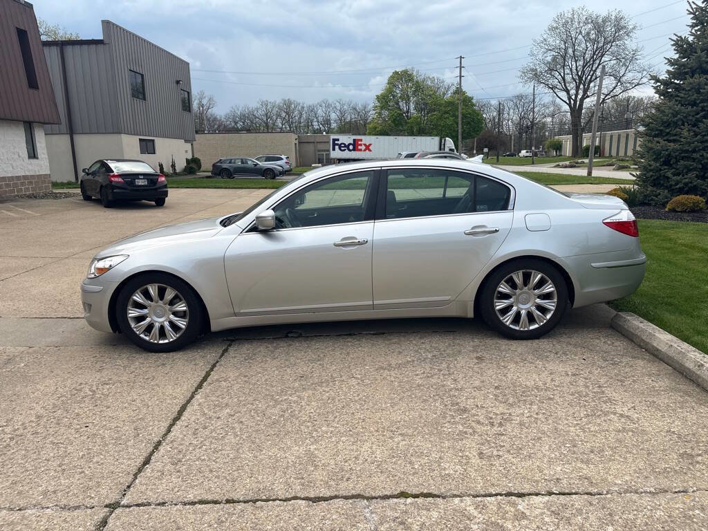 Used 2009 Hyundai Genesis 3.8 w/ Premium Plus Pkg 3 RWD image 4