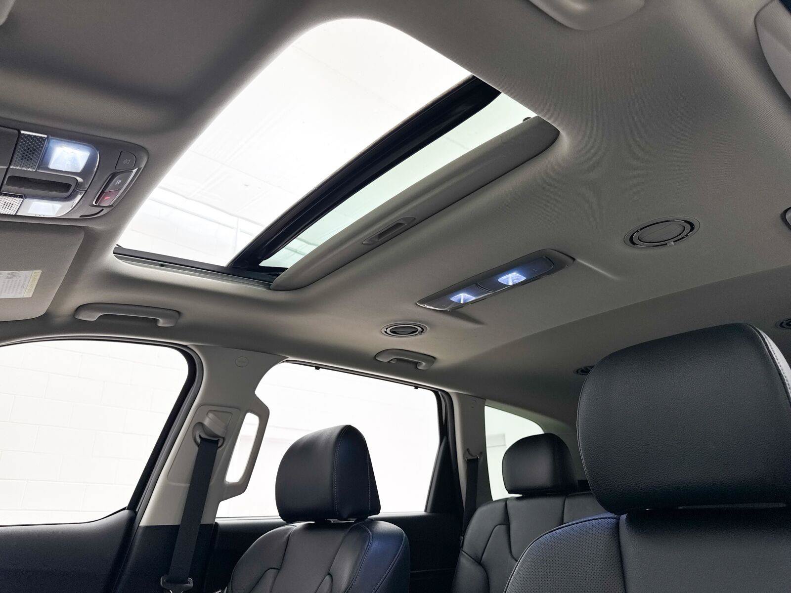 Used 2024 Kia Telluride EX FWD image 3