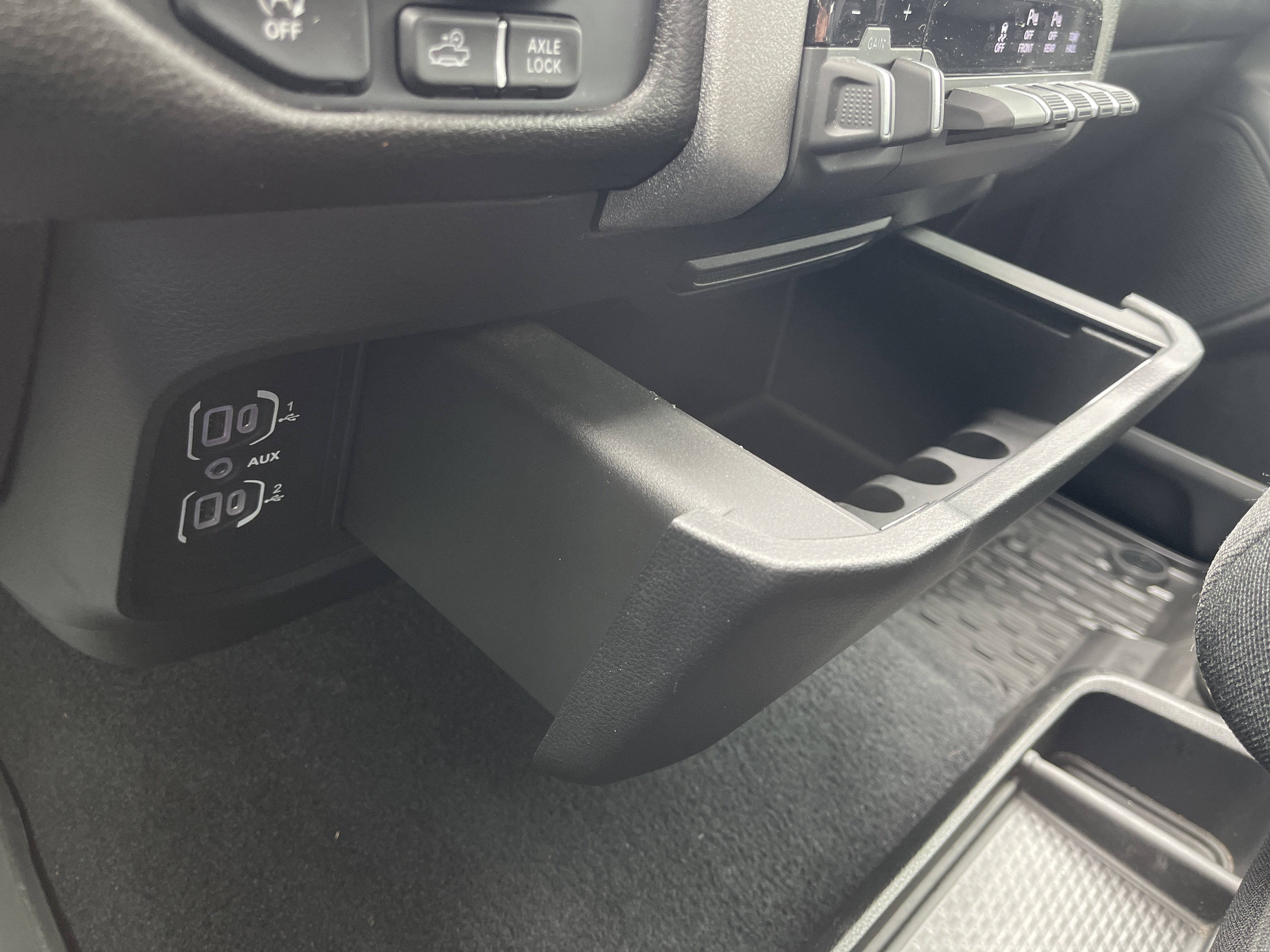 Used 2025 RAM 1500 Warlock AWD/4WD image 38