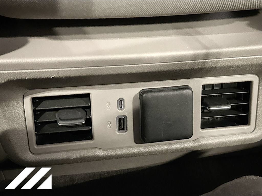 Used 2022 Chevrolet Silverado 1500 LT AWD/4WD image 26