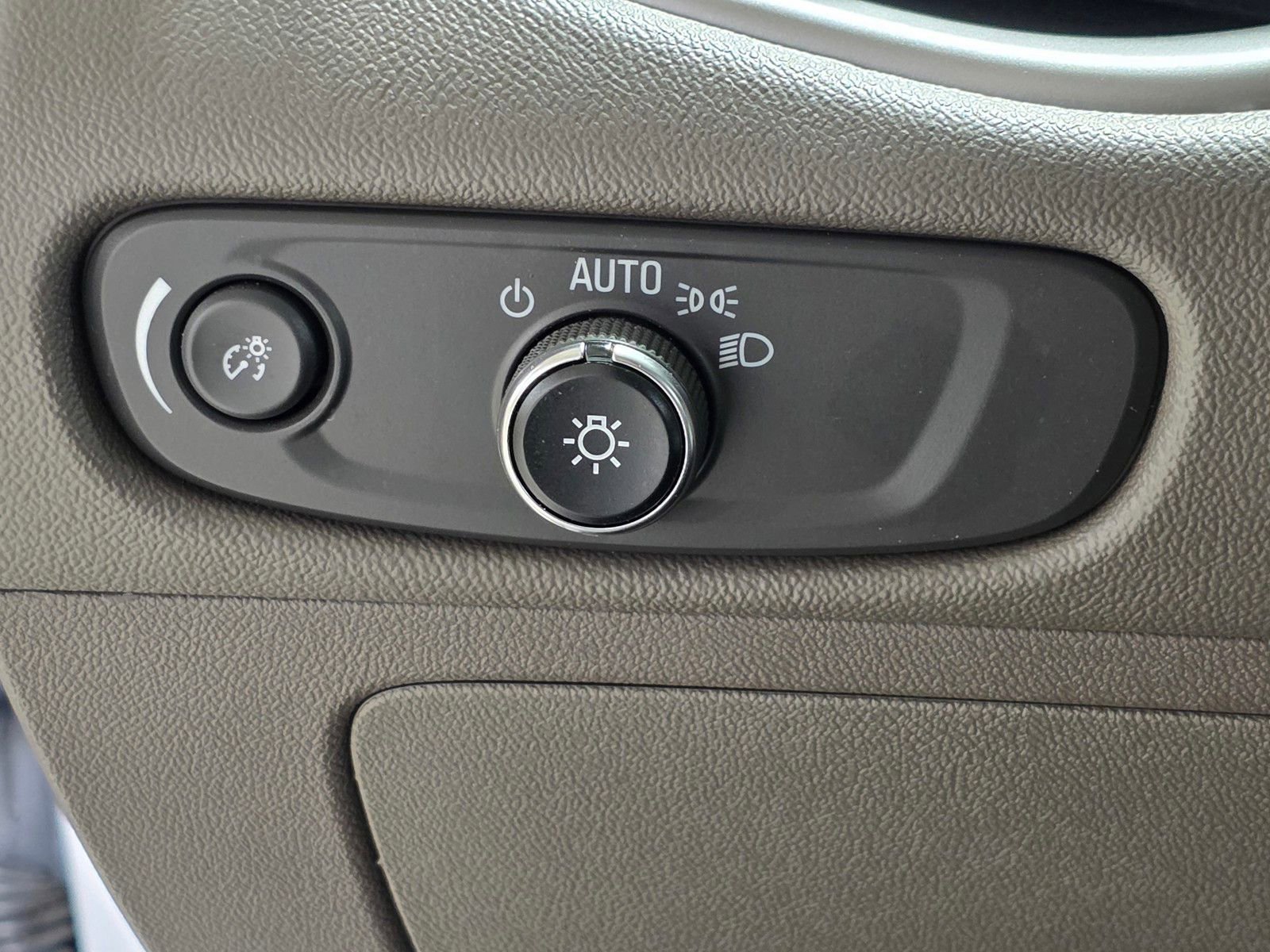 Used 2022 Chevrolet Malibu LS FWD image 33