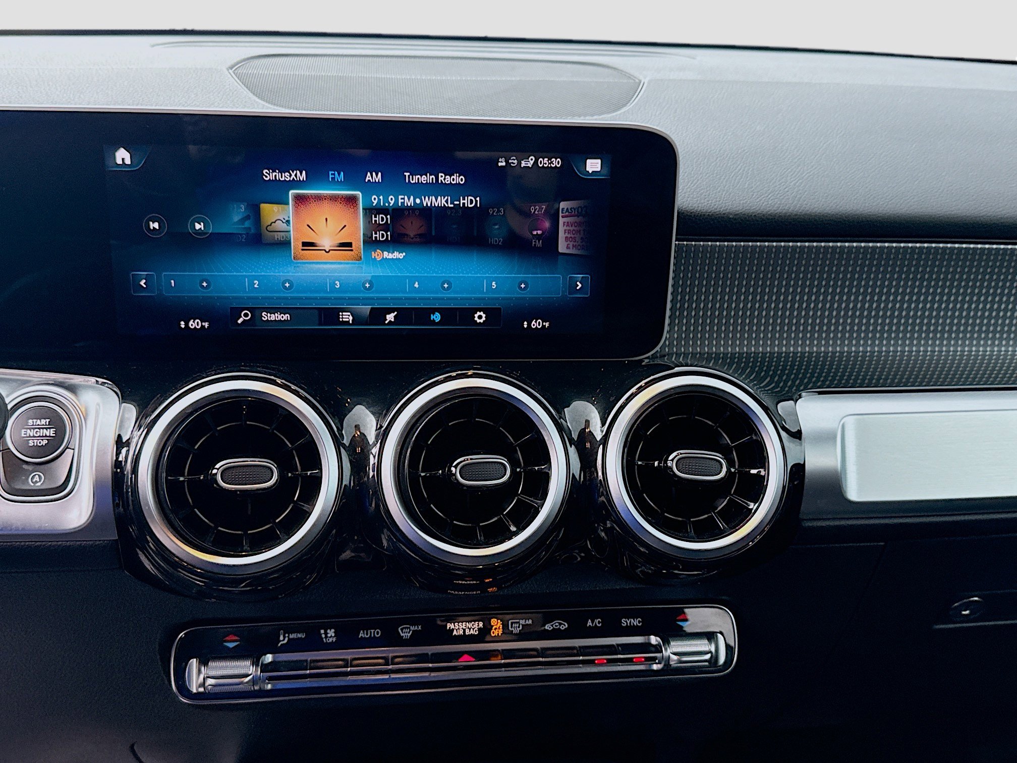 Used 2021 Mercedes-Benz GLB 250 4MATIC w/ Premium Package image 10