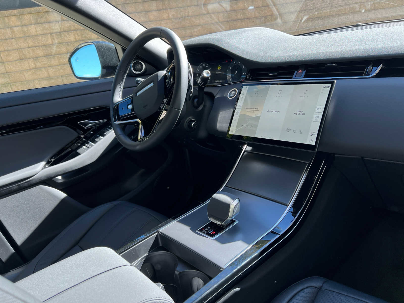 Used 2025 Land Rover Range Rover Evoque Dynamic SE image 11