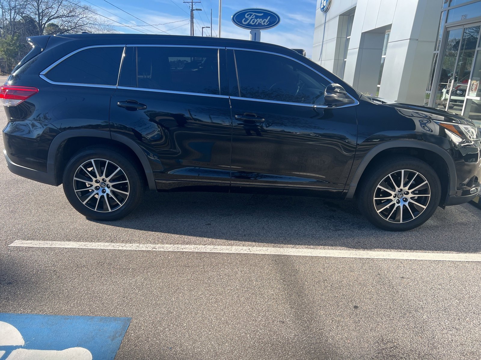 Used 2018 Toyota Highlander SE image 4