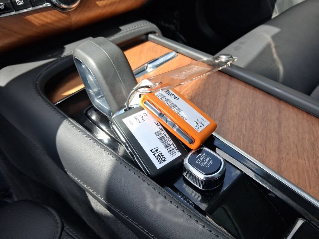 Certified 2023 Volvo XC90 B6 Plus AWD/4WD image 24