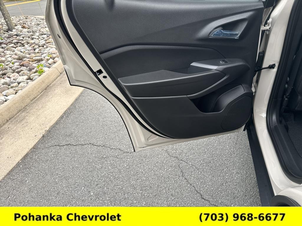 New 2026 Chevrolet Trax RS w/ Sunroof Package FWD image 26