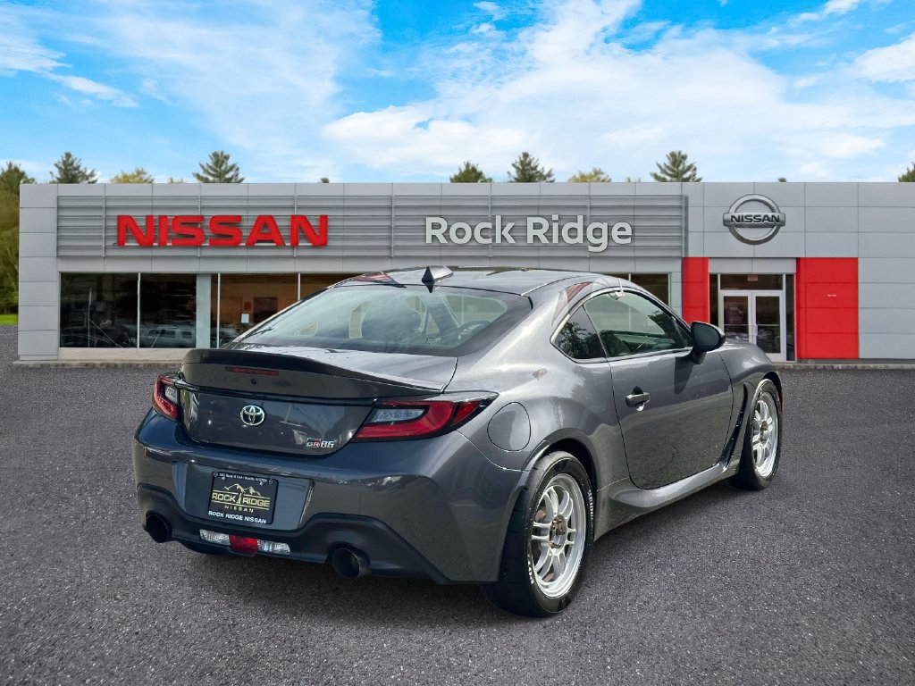 Used 2022 Toyota GR86 Premium w/ ALL Weather Mat Package (TMS) RWD image 5