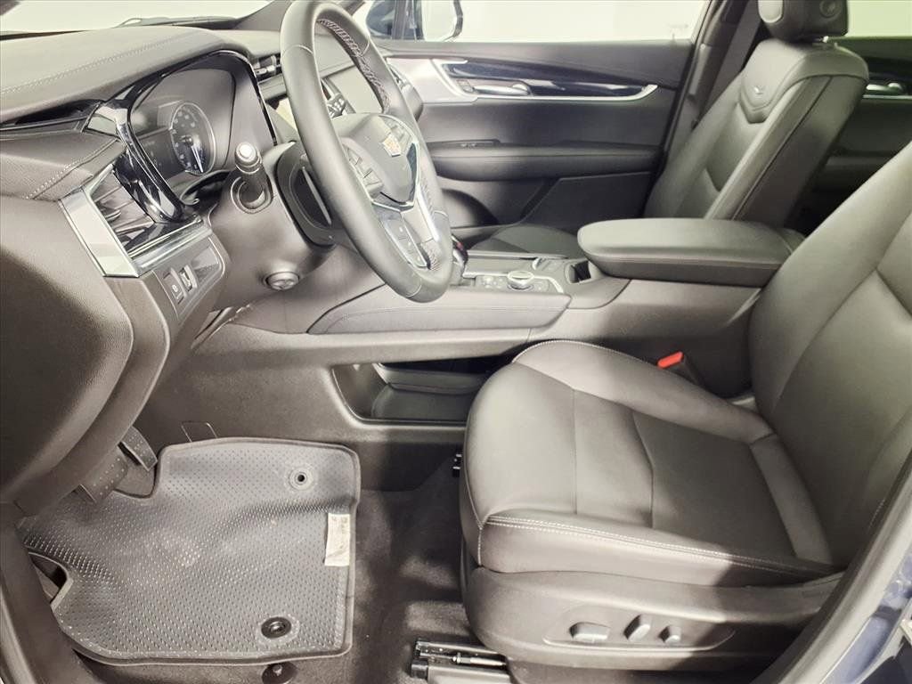 Certified 2025 Cadillac XT5 Premium Luxury FWD image 6