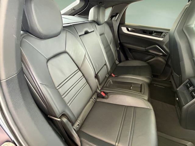 Used 2024 Porsche Cayenne Coupe image 37