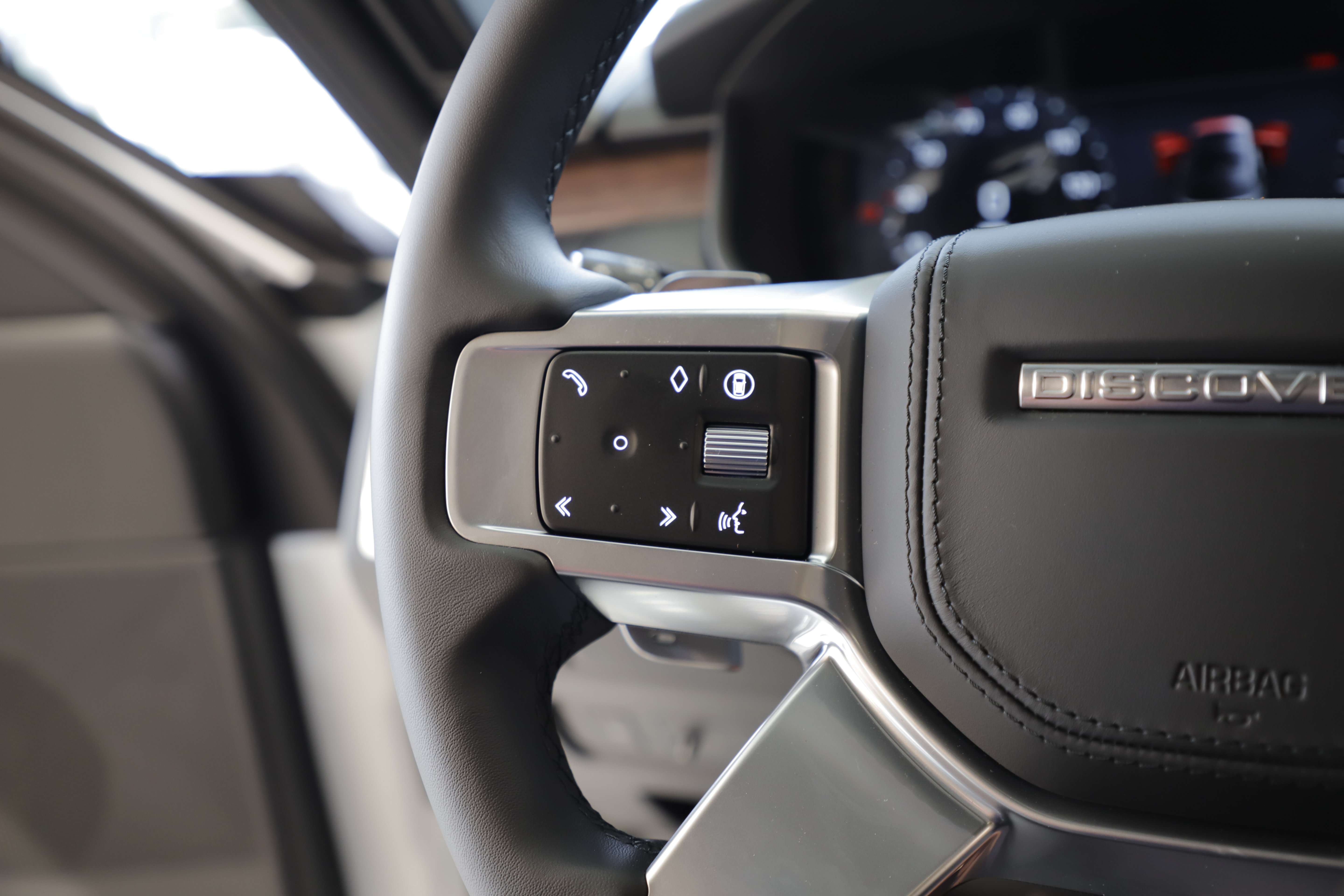 New 2026 Land Rover Discovery Dynamic SE AWD/4WD image 21