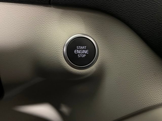 Certified 2025 Volvo XC40 B5 Ultra AWD/4WD image 24