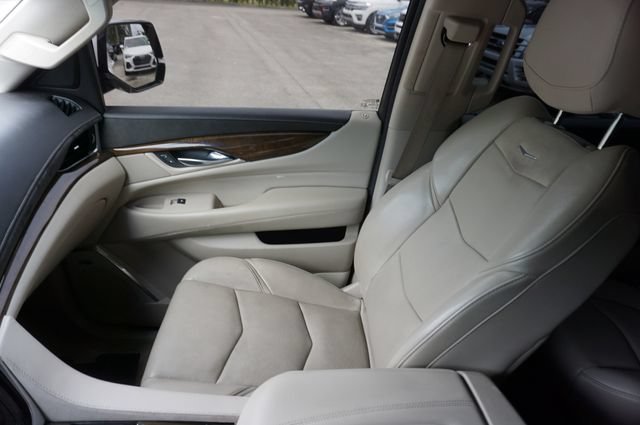 Used 2019 Cadillac Escalade ESV Luxury RWD image 29