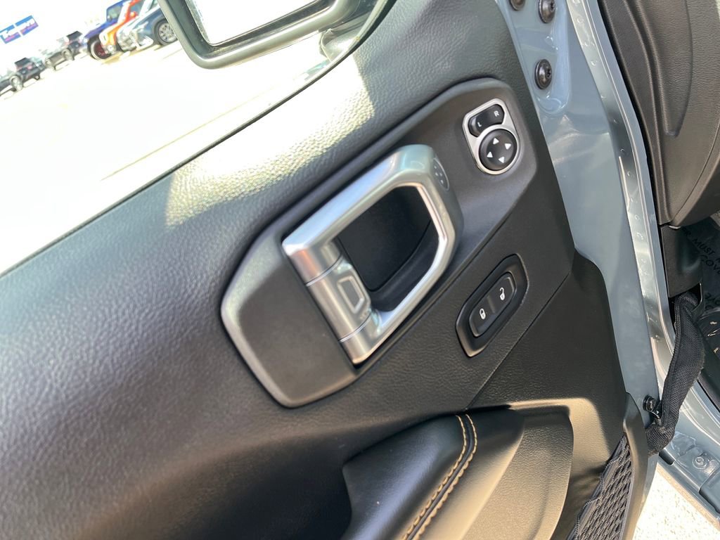 Used 2025 Jeep Wrangler Unlimited Sahara w/ Safety Group image 20