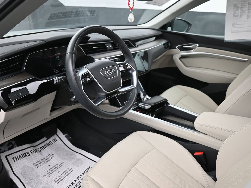 Used 2024 Audi Q8 e-tron Premium image 30
