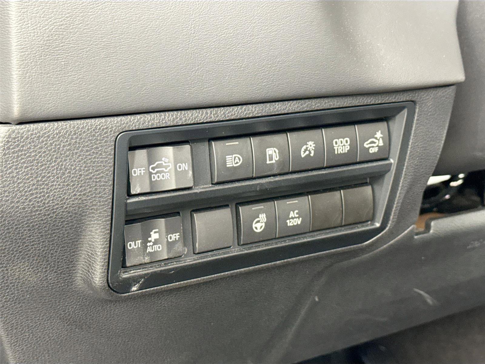 Used 2024 Toyota Tundra Platinum AWD/4WD image 12