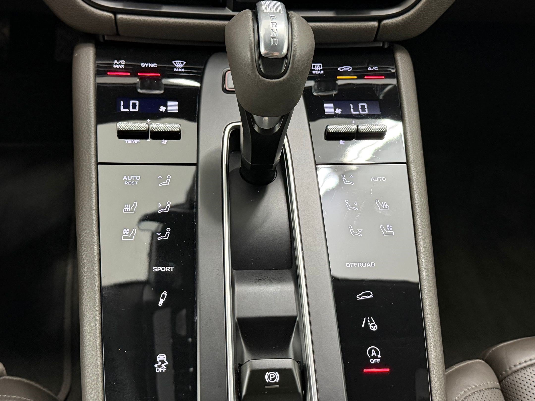 Certified 2024 Porsche Macan S AWD/4WD image 17