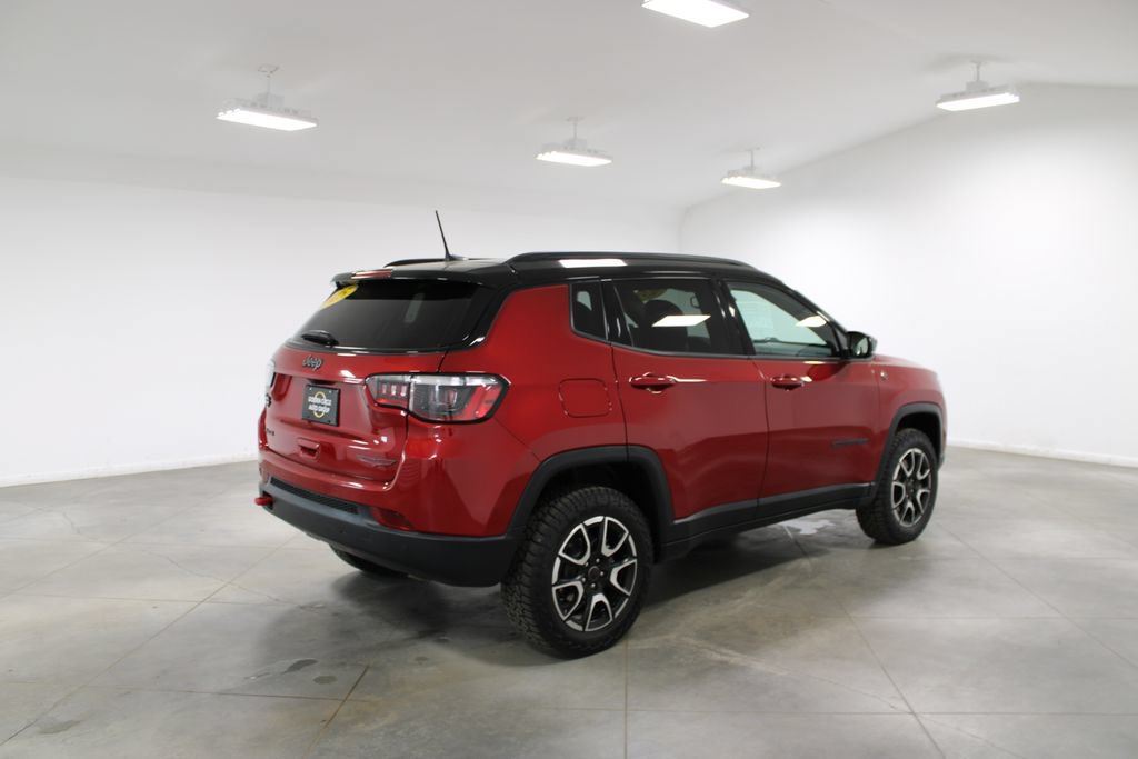 Used 2025 Jeep Compass Trailhawk AWD/4WD image 9