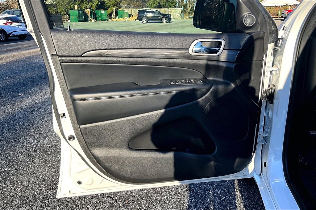 Used 2021 Jeep Grand Cherokee Laredo X image 18