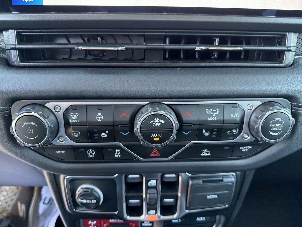 Used 2025 Jeep Gladiator Mojave w/ Convenience Group AWD/4WD image 24