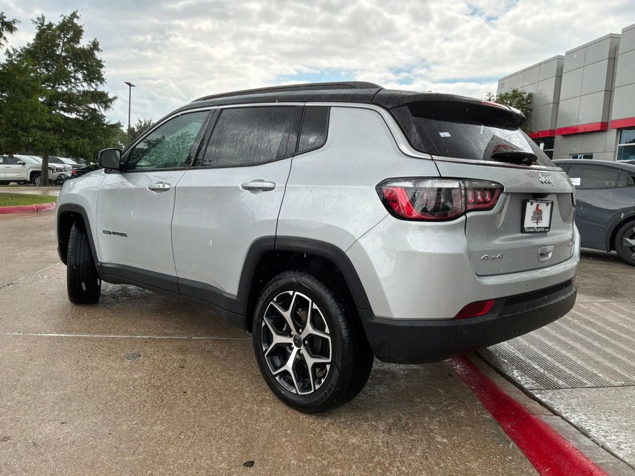 Used 2025 Jeep Compass Limited AWD/4WD image 8