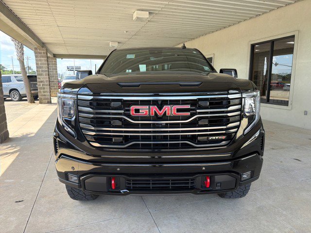 Used 2025 GMC Sierra 1500 AT4 w/ AT4 Premium Package AWD/4WD image 9