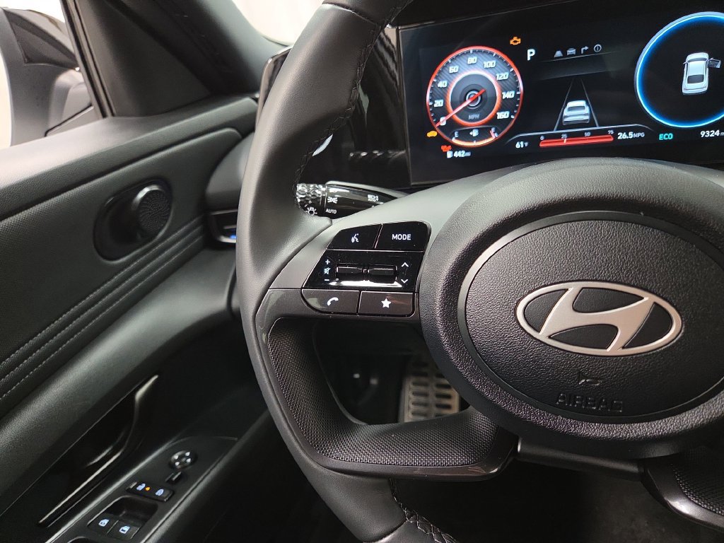 Used 2025 Hyundai Elantra SEL FWD image 17