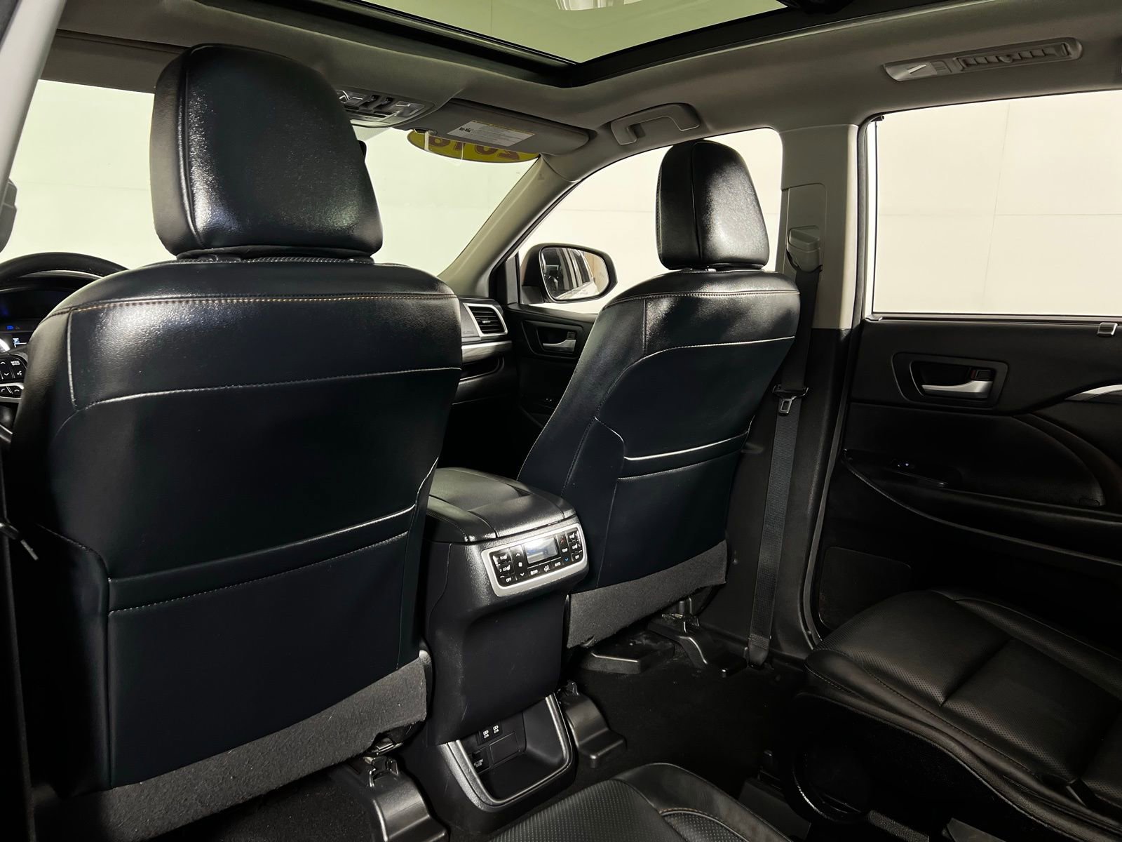 Used 2018 Toyota Highlander Limited Platinum image 25