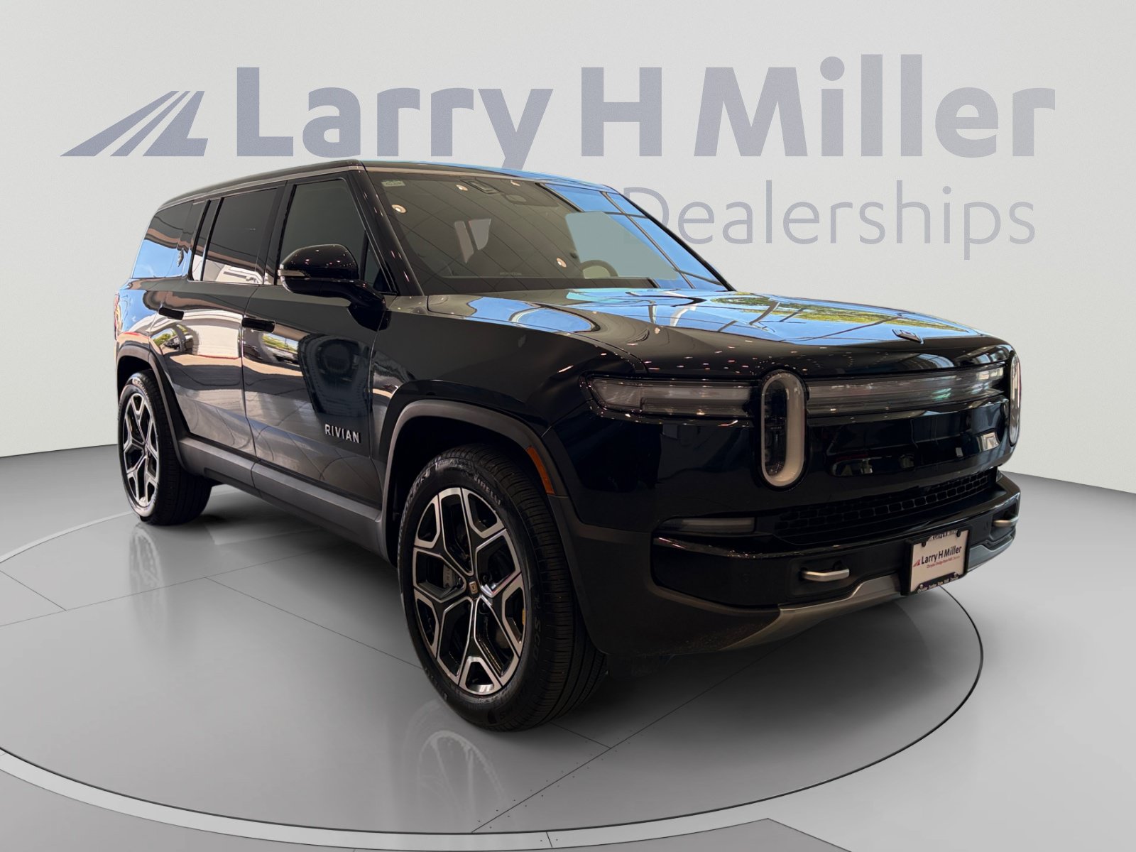 Used 2026 Rivian R1S Adventure Tri AWD/4WD image 7
