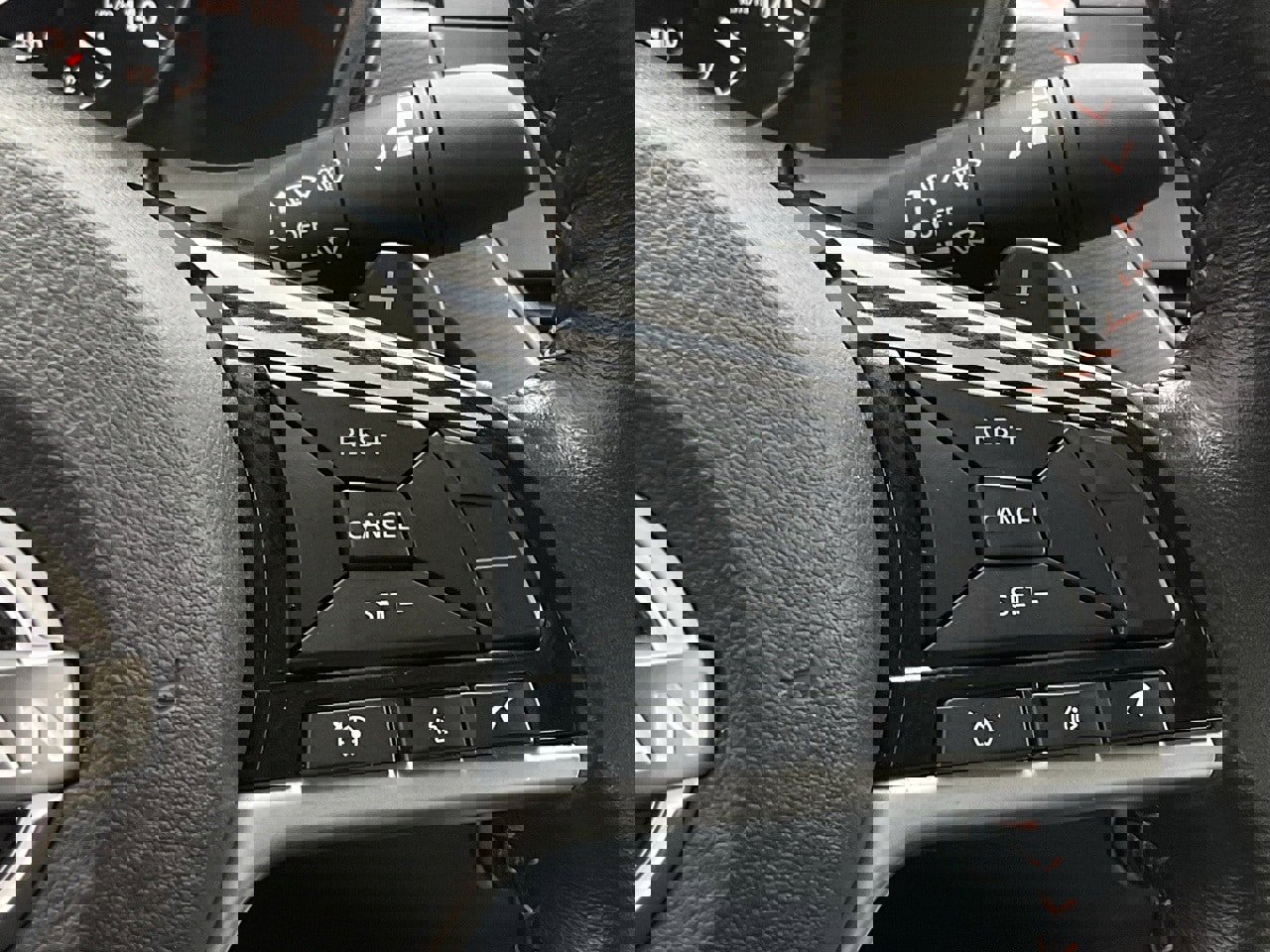 Used 2025 Nissan Altima 2.5 SR image 23