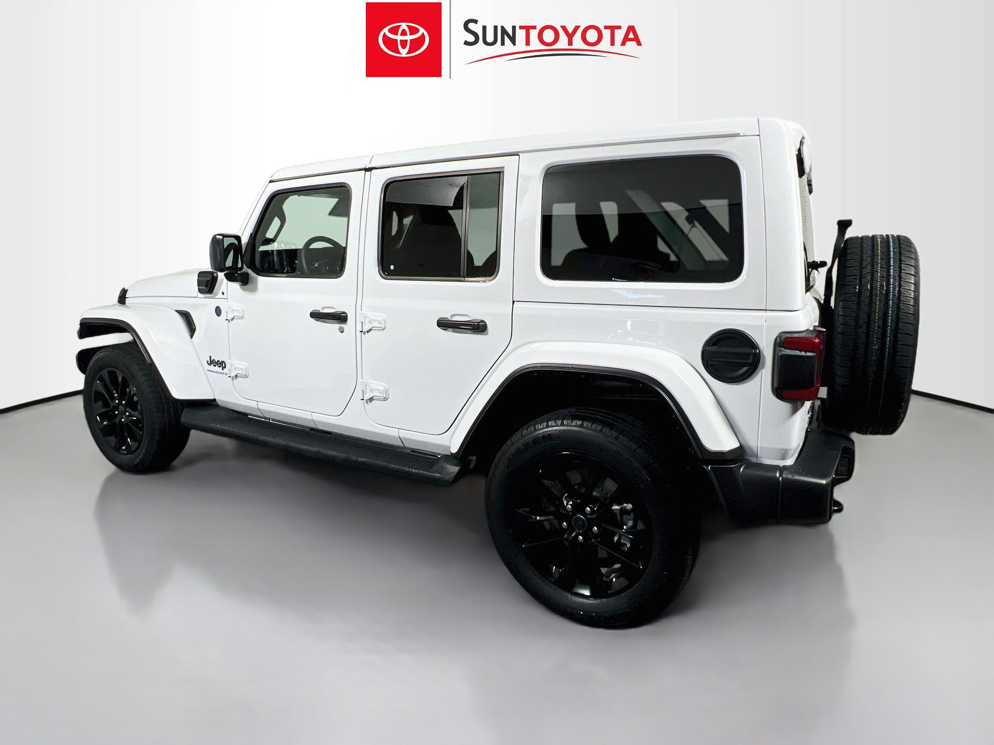 Used 2025 Jeep Wrangler Unlimited Sahara AWD/4WD image 6
