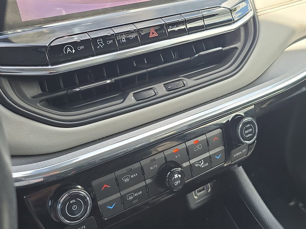 Used 2022 Jeep Compass Limited image 29