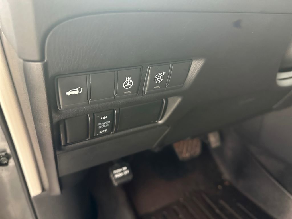 Used 2021 Nissan Armada Platinum w/ Captain's Chairs Package image 18