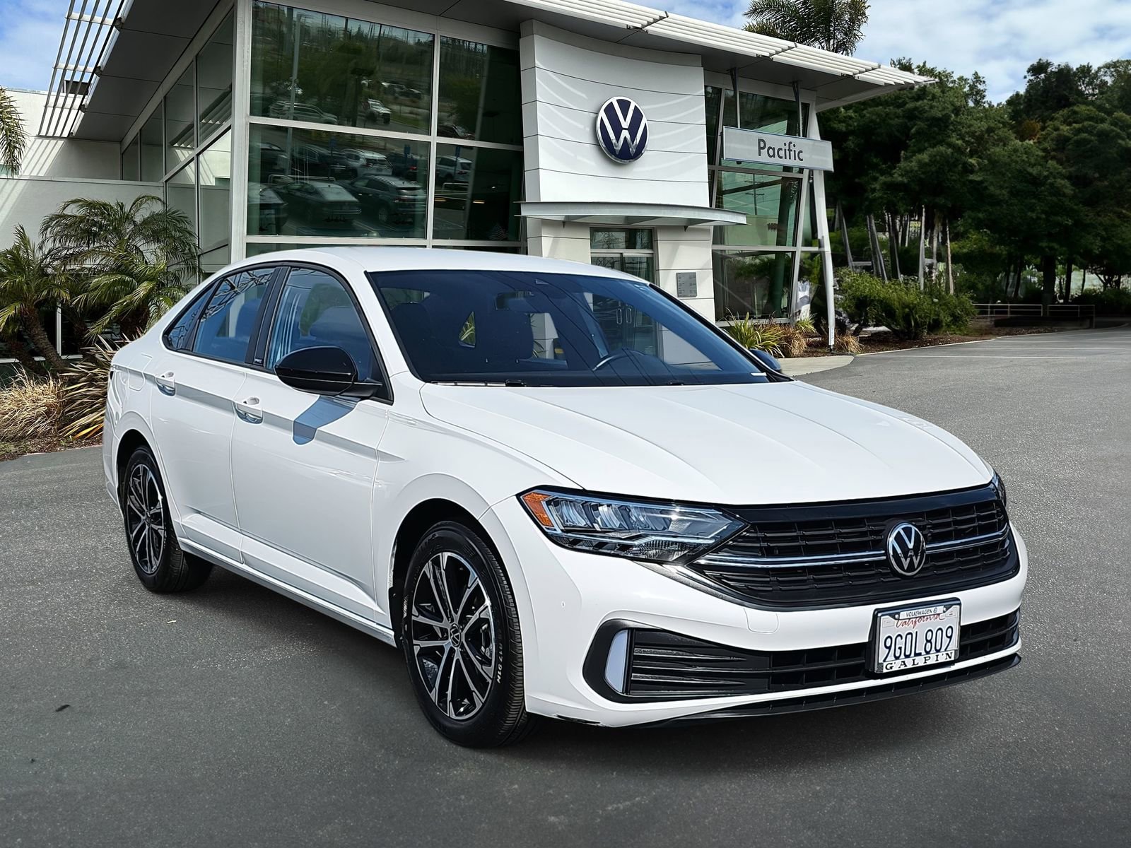 Used 2023 Volkswagen Jetta Sport image 3