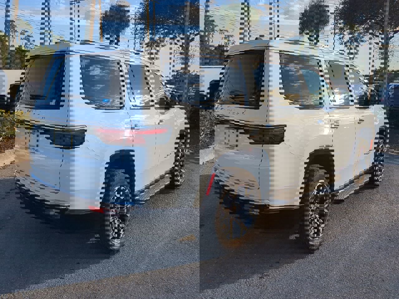 Used 2024 Jeep Wagoneer Series III image 5