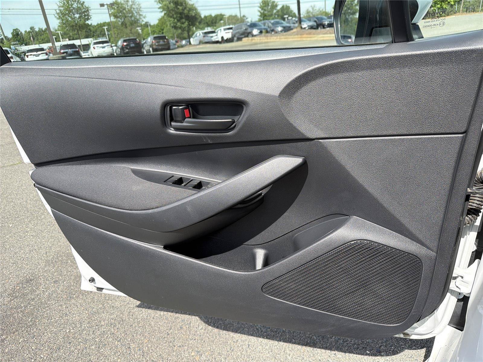 Used 2023 Toyota Corolla LE w/ Carpet Mat Package (TMS) FWD image 27