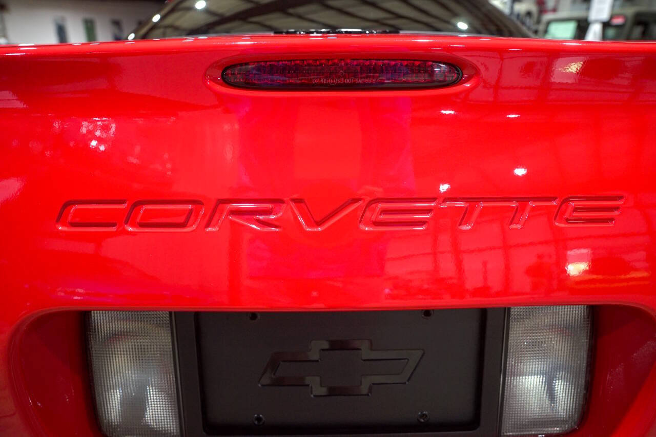 Used 2001 Chevrolet Corvette Coupe RWD image 24