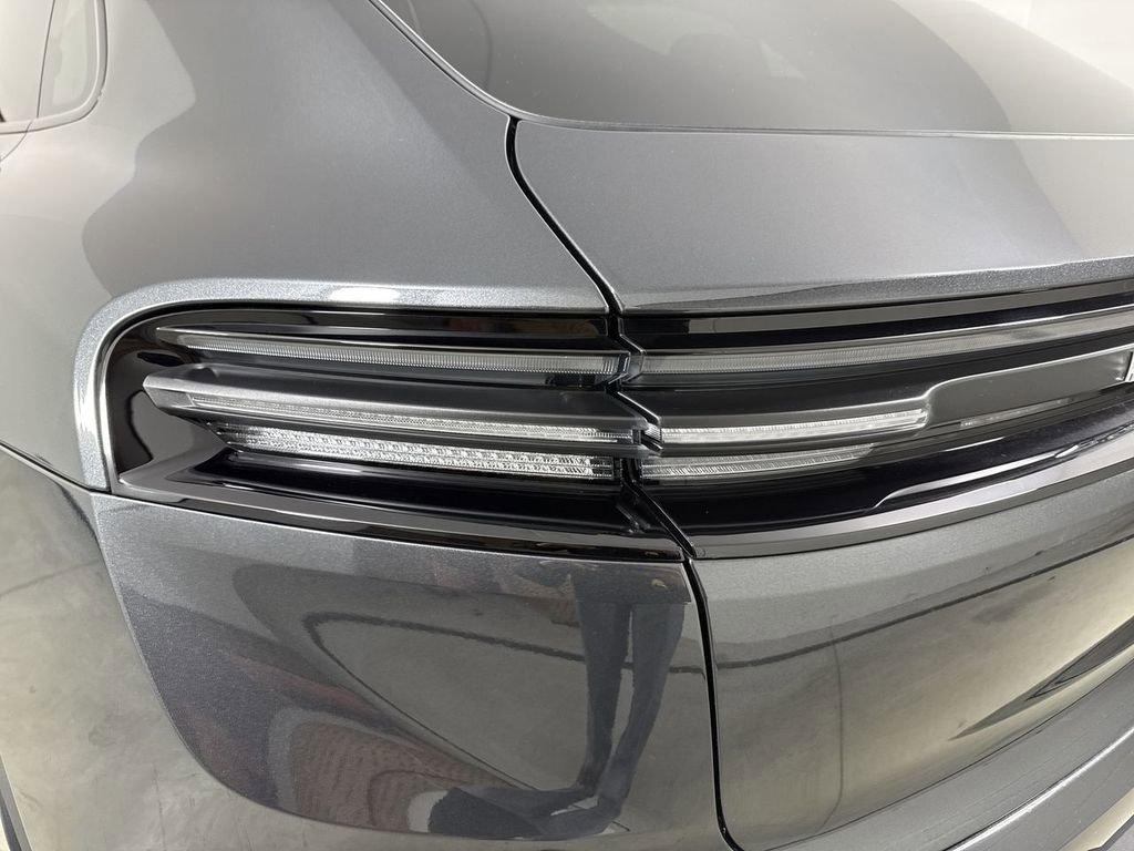 New 2026 Porsche Macan 4 Electric AWD/4WD image 18