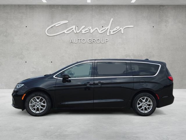 Used 2023 Chrysler Pacifica Touring-L FWD image 13