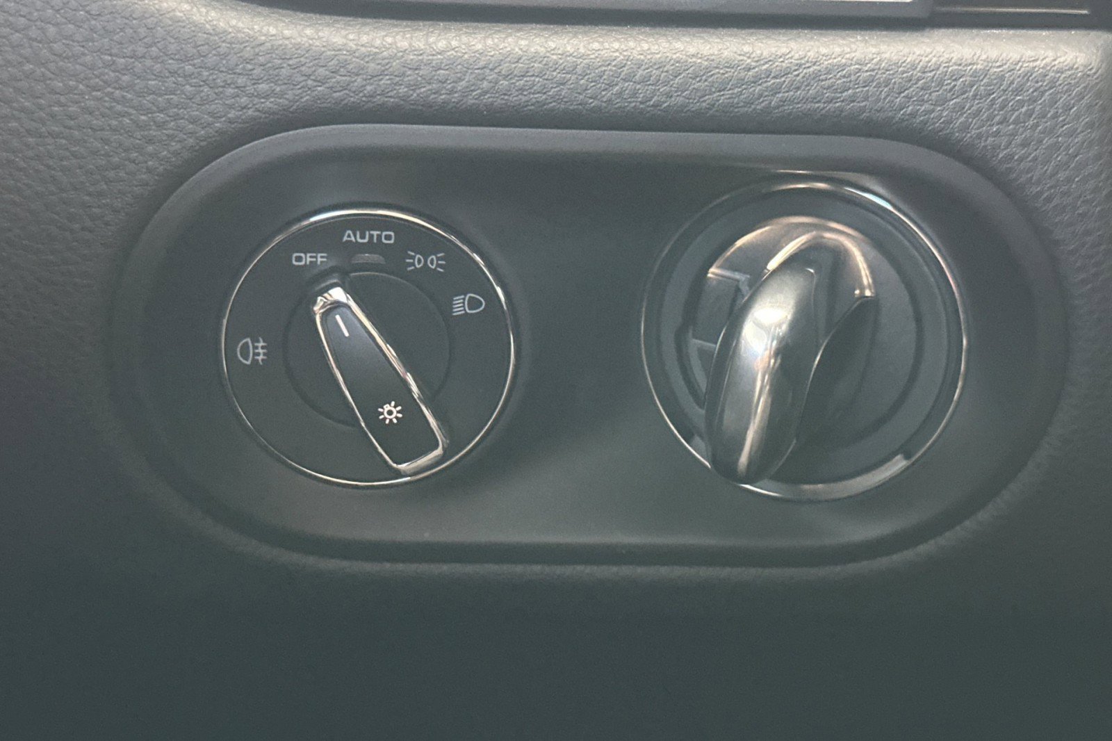 Certified 2024 Porsche Macan image 23