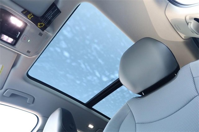 New 2025 Volkswagen Tiguan SE image 9