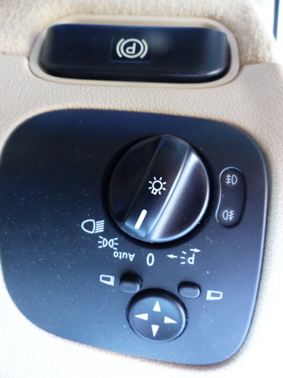 Used 2009 Mercedes-Benz CLK 350 Coupe image 24