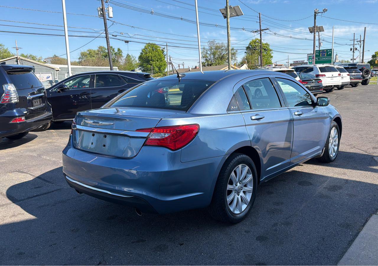 Used 2011 Chrysler 200 Touring FWD image 7