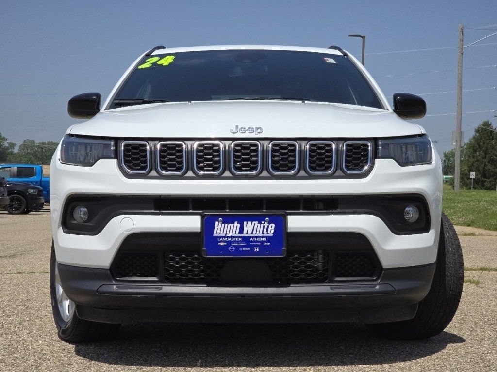 Used 2024 Jeep Compass Latitude AWD/4WD image 10