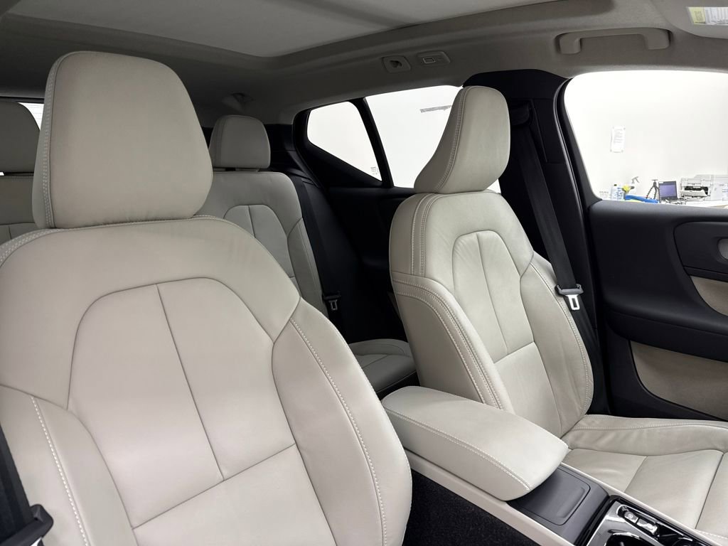 Used 2023 Volvo XC40 B5 Plus w/ Driver Assist Package image 27
