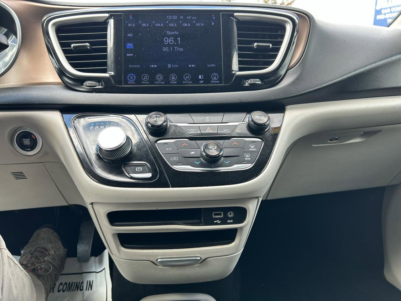 Used 2017 Chrysler Pacifica Touring FWD image 17