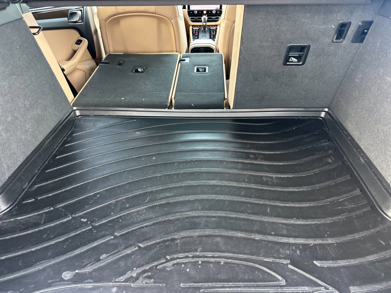 Used 2024 Porsche Macan w/ Premium Plus Package image 15