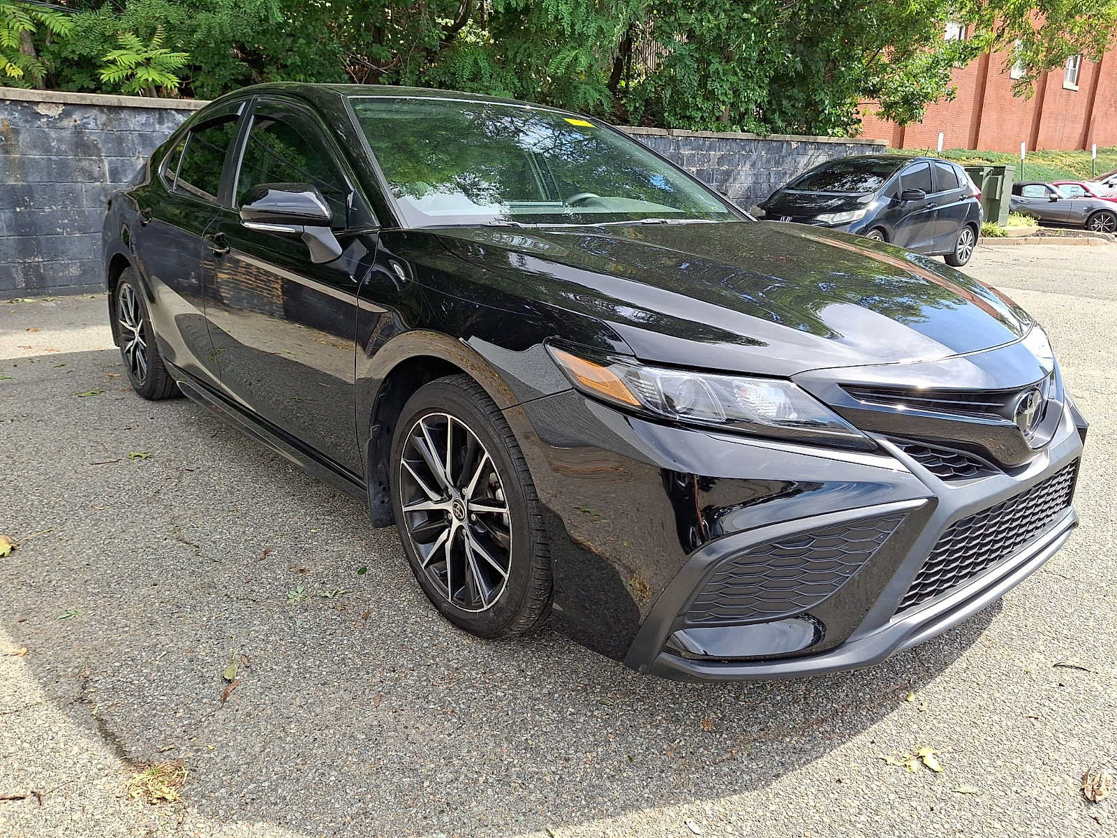 Used 2023 Toyota Camry SE FWD image 3