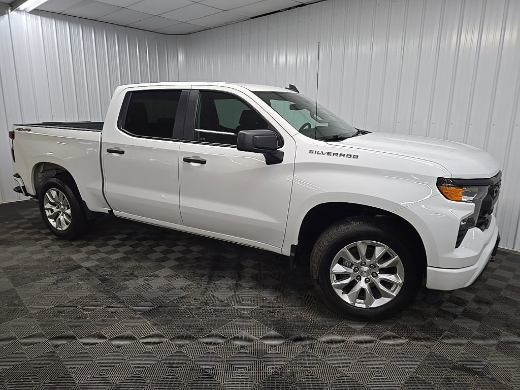 Used 2024 Chevrolet Silverado 1500 Custom image 1